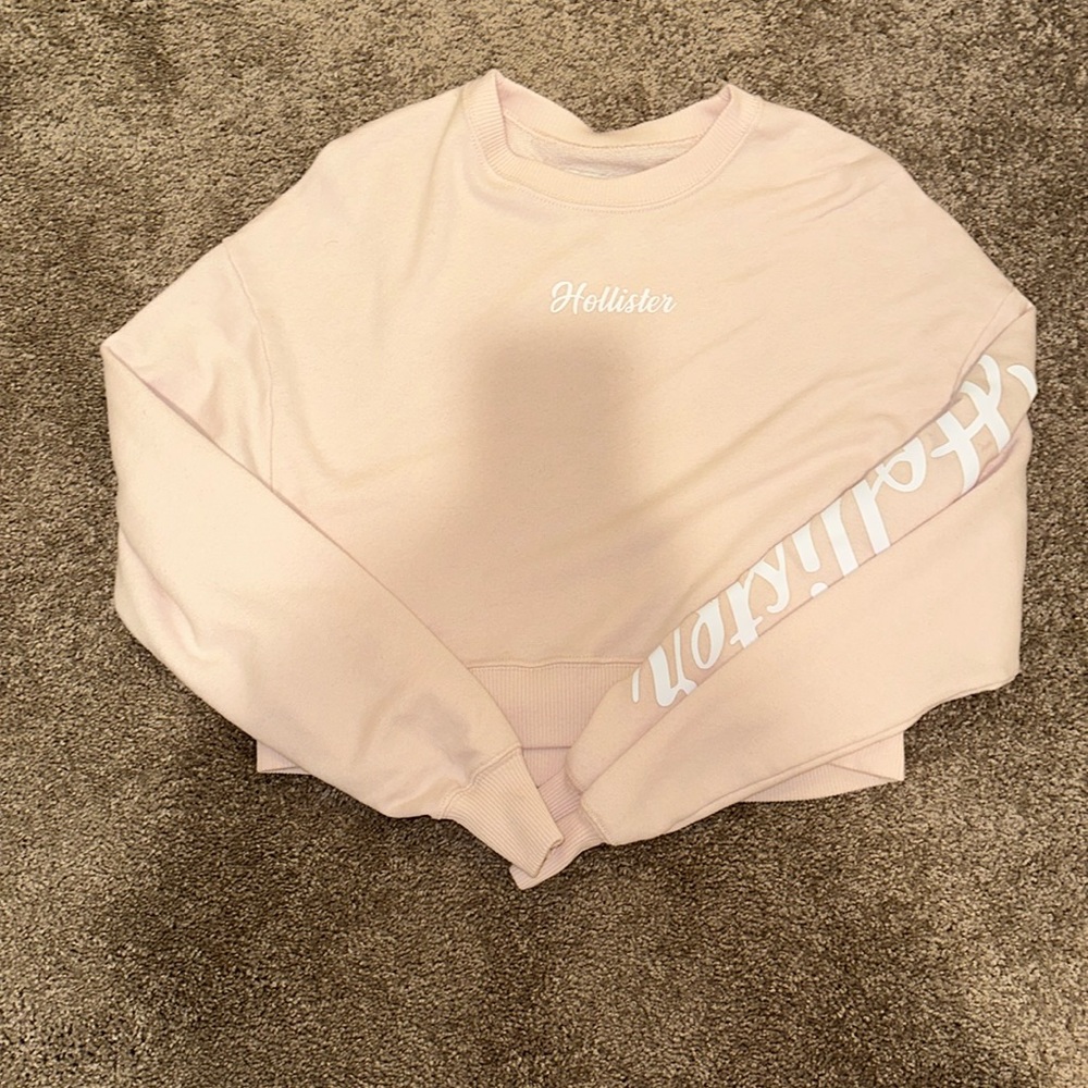 COPY - Hollister light pink crop crewneck